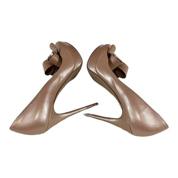 Valentino Neutrals Patent Leather Bow Accents Pumps size 40 - Picture 4 of 13